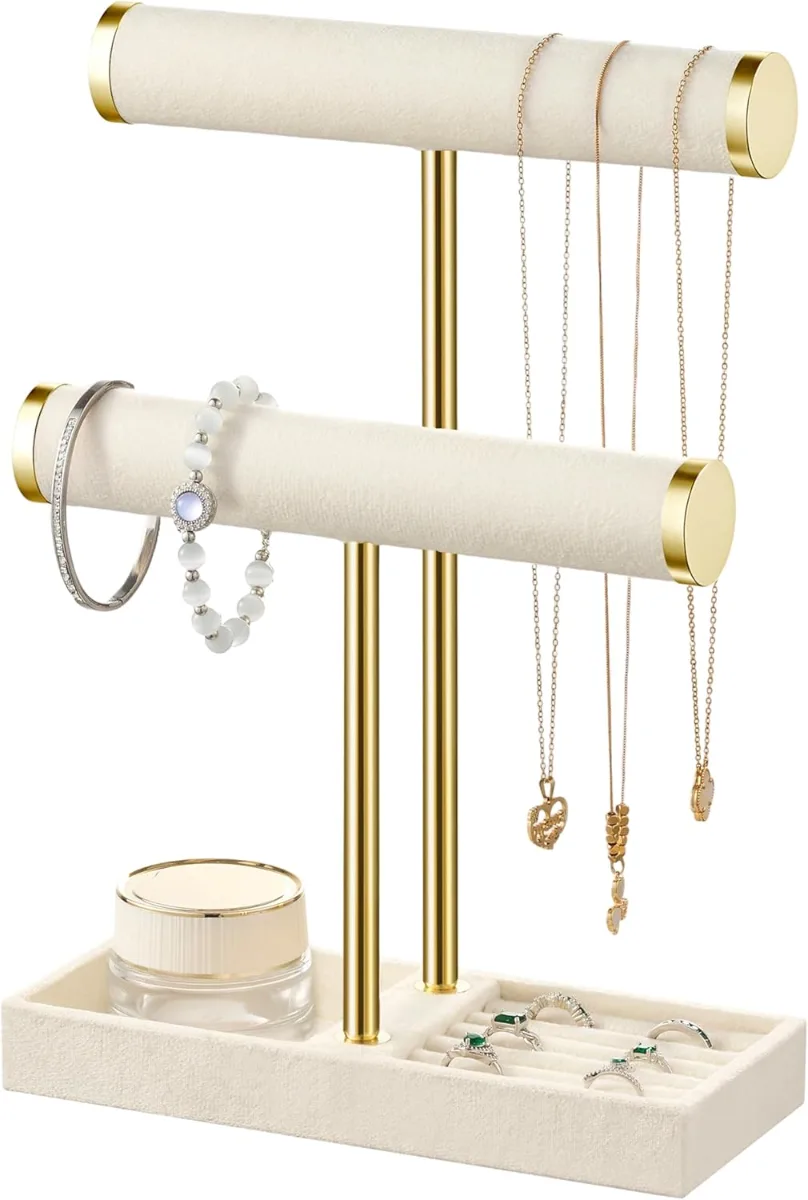 Flat lay of last minute gifts that look expensive: scented candle set, plush throw blanket, jewelry organizer, silk pillowcase, gold sunflower necklace, waterproof Bluetooth speaker